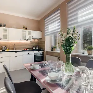 With Sunny Garden By Michal&friends Appartamento Praga
